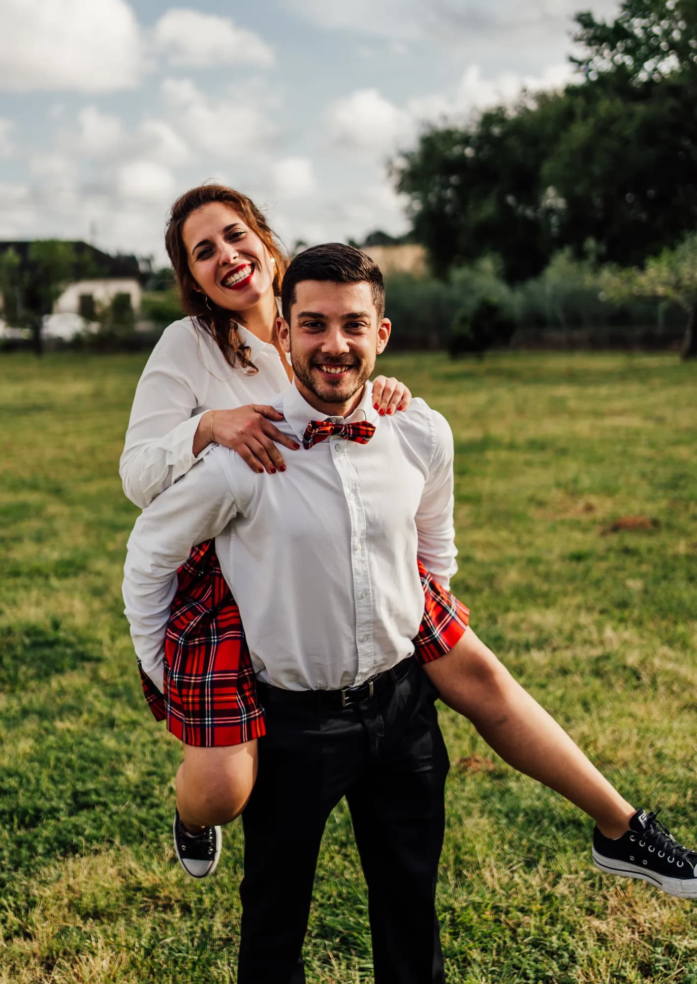 Portrait de couple en extérieur