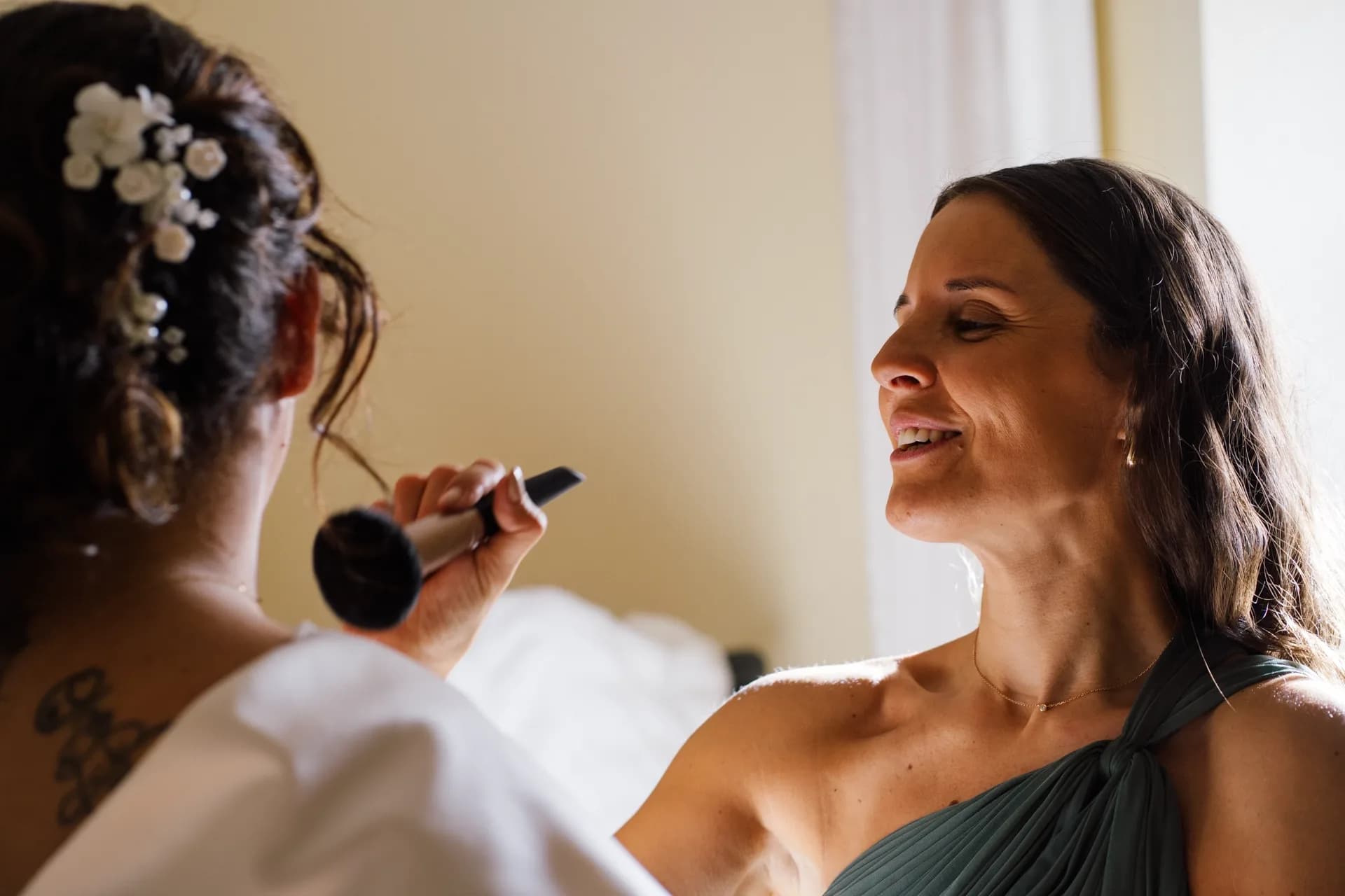Préparatifs maquillage de la mariée